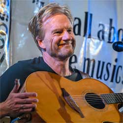 Transatlantic folksinger Rupert Wates will join June 6 Song & Story Swap