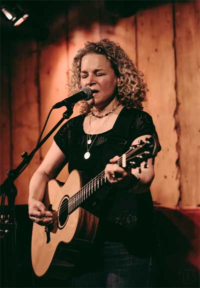 Singer-songwriter Lara Herscovitch will join PVFS Song & Story Swap on Dec 5